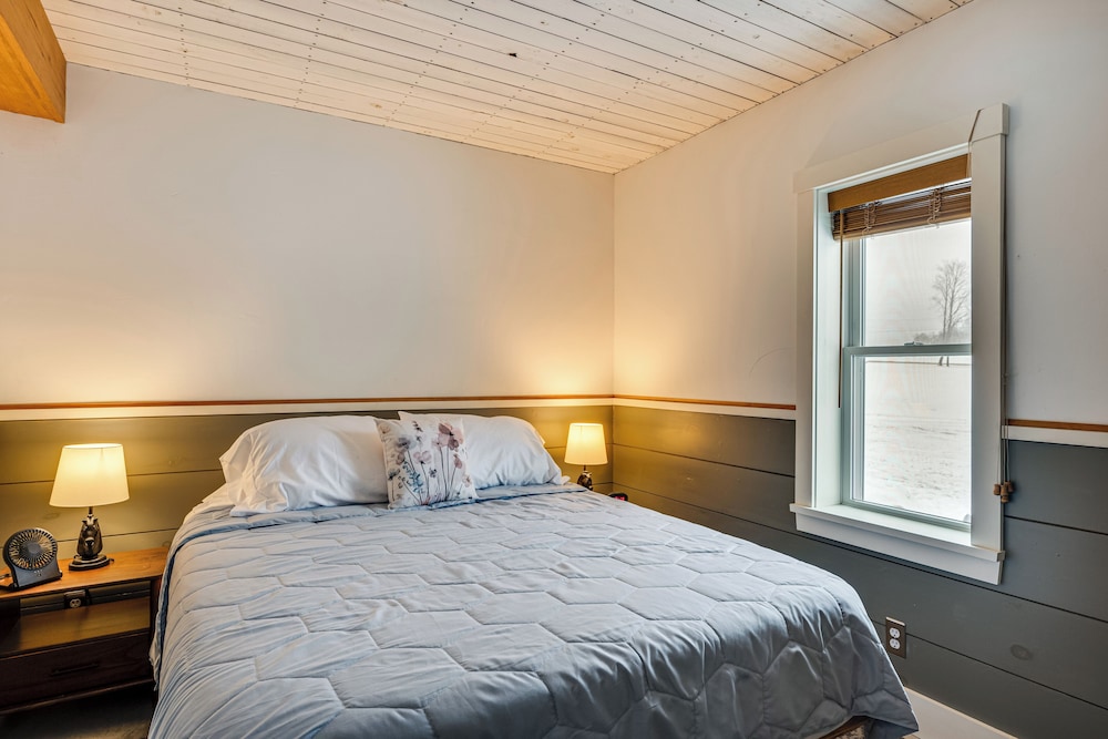 Ride From Your Door: Cabin w/ Vast Trail Access!