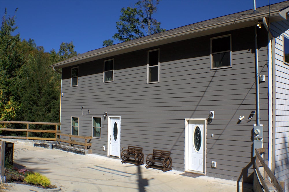 Vixen Run 4 Bedroom Cabin