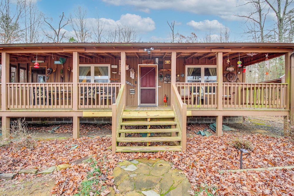 Kayak & Fish: Little River Canyon Lakefront Cabin