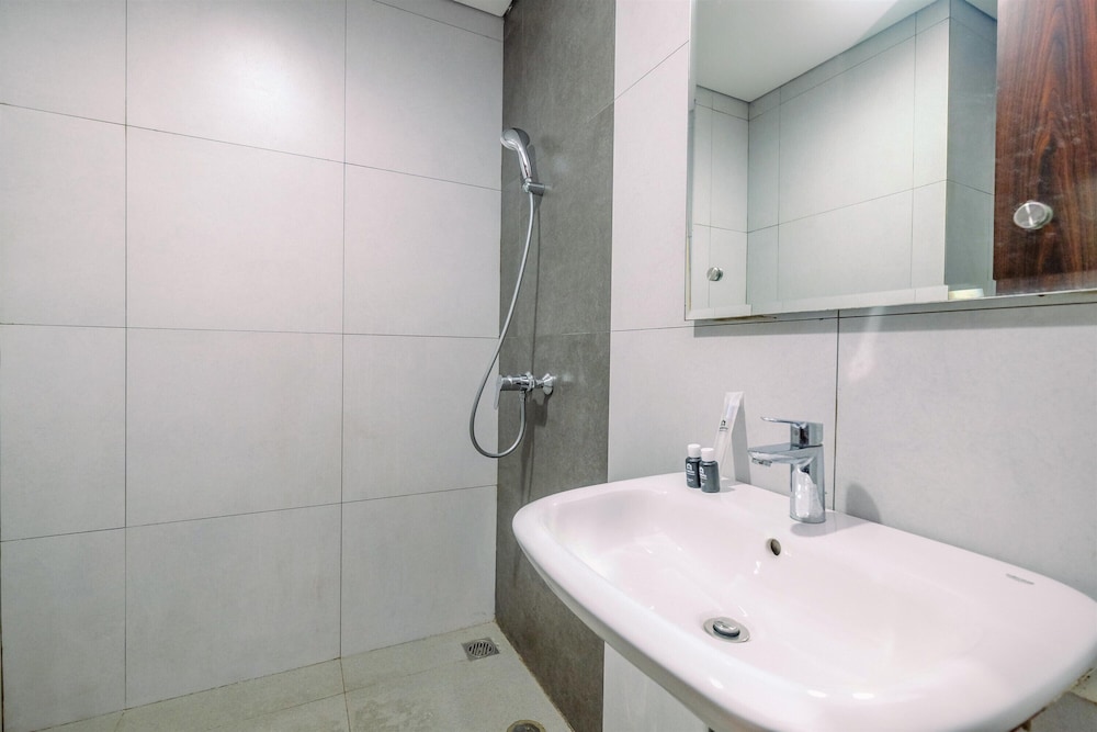 Homey And Restful Studio Lrt City Bekasi Apartment