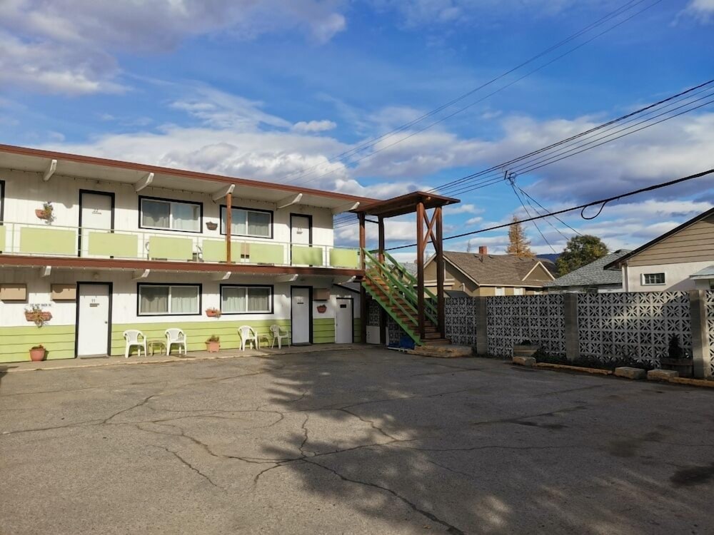 Cedars Motel