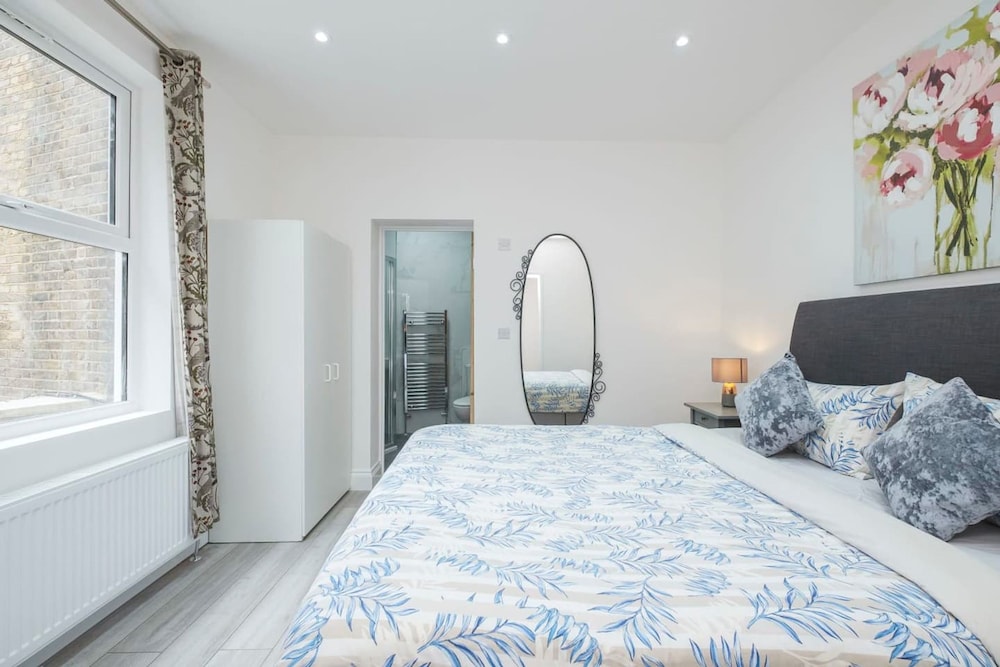 3 Bed 3 Bathroom Flat in Kensington A