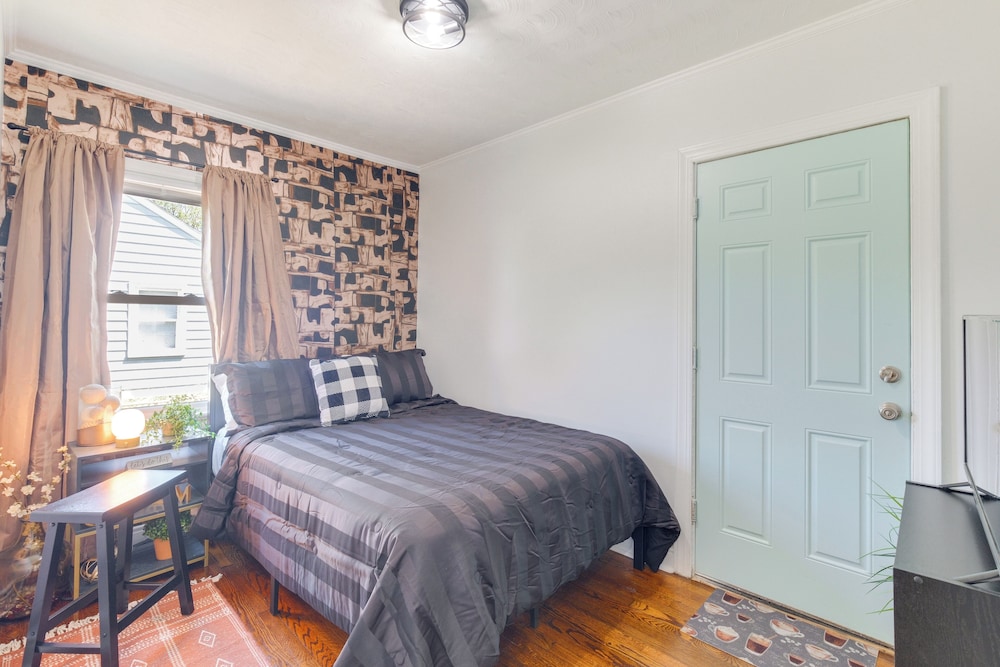 3 Mi to Downtown: Getaway in Richmond