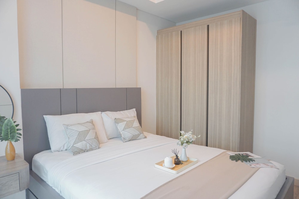 Modern Designed And Strategic 1Br Apartment Arumaya Residence