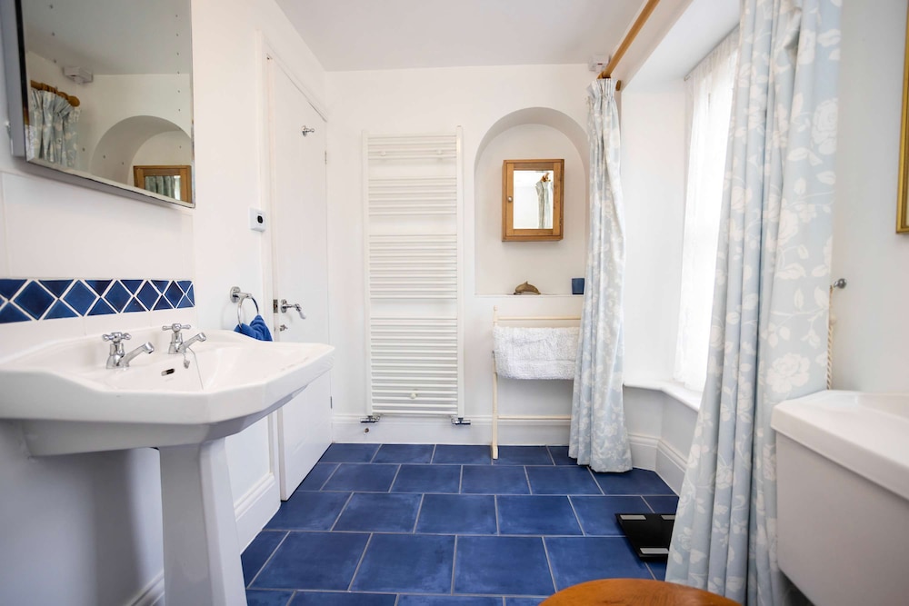 Hall House 3 Bedroom House St Florence