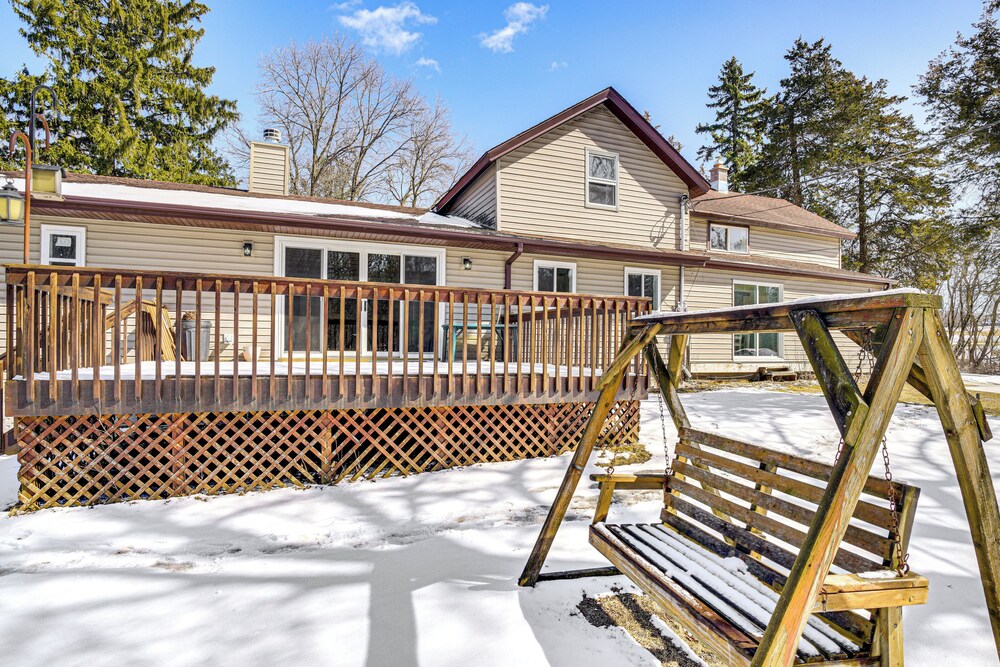 2 Mi to Road America: Pet-friendly Duplex!