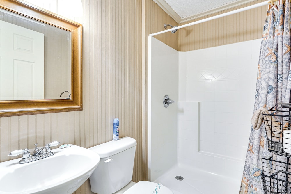 Walk to Beach: Cozy Port St Joe Getaway w/ Yard