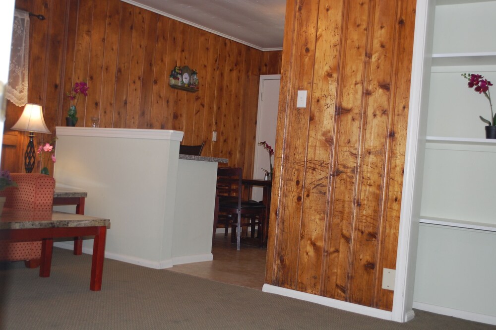 Bishop Vacations - El Rancho Motel - Property Image 19