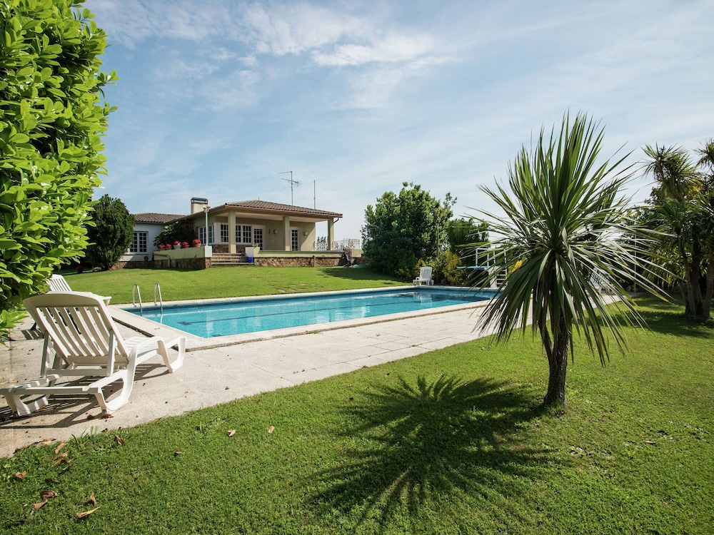 Deluxe Villa in Urbanització Bon Relax near Beach