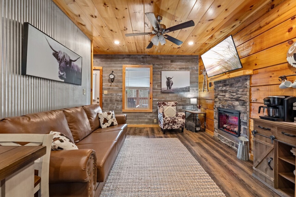 Rustic Mountain Retreat by Ghosal Luxury Lodging - Property Image 19