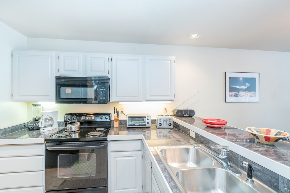 Etta Place Too 113 by Avantstay Close to Town The Slopes In Complex w Communal Pool Hot Tub