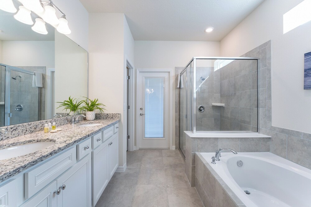 Amazing 8BR Villa by Disney Pool Theater