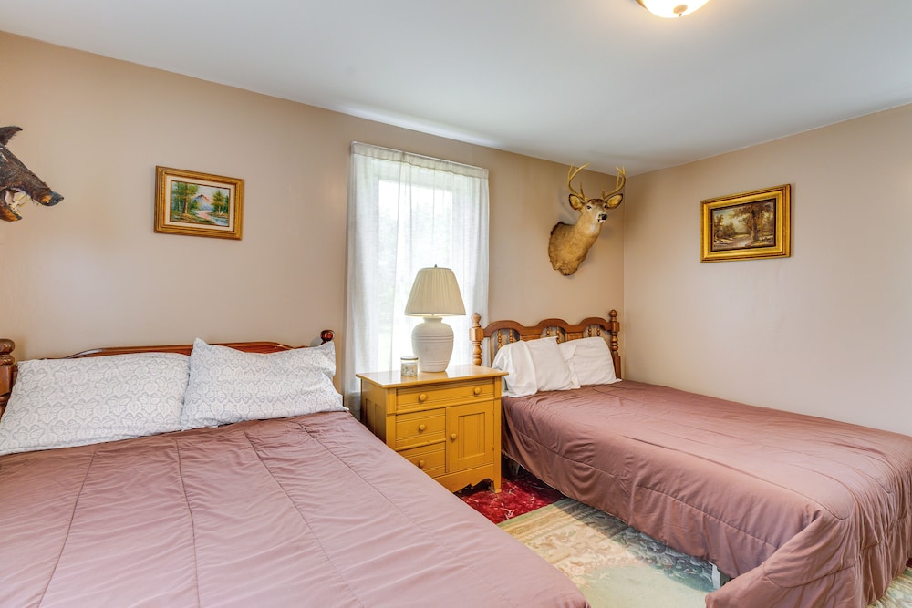 Pet-friendly Smithmill Retreat w/ Yard!