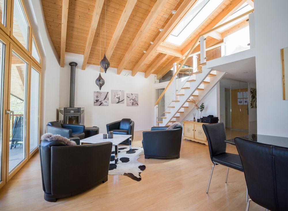 Impeccable 3-bed Duplex Penthouse in Saas-fee view 3