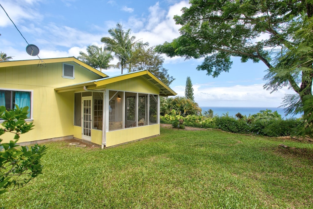 Hamakua Pukana La Hale 3 Bedroom Home by RedAwning view 5