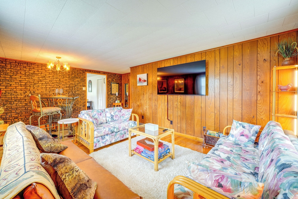 4 Mi to Off-road Park: Beckley Area Townhome