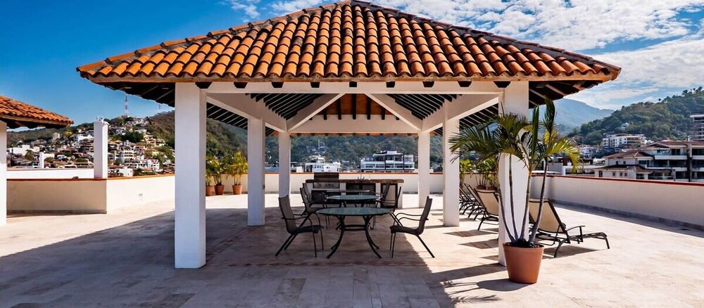 Ocean View 2Br Condo-balcony-beach-pool - 214