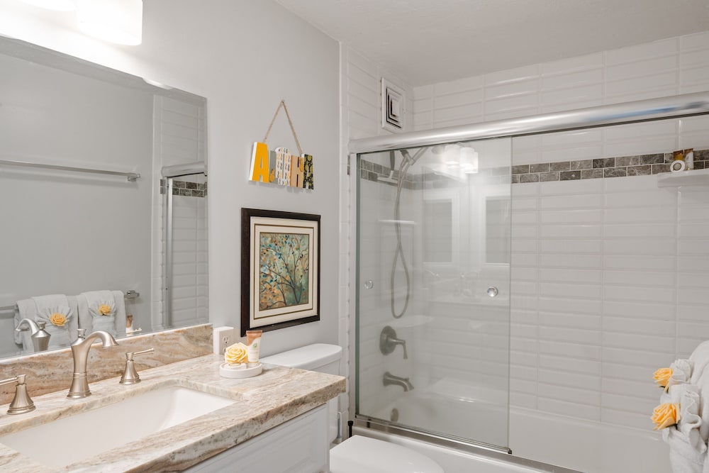 Menehune Shores 421 2 Bedroom Condo