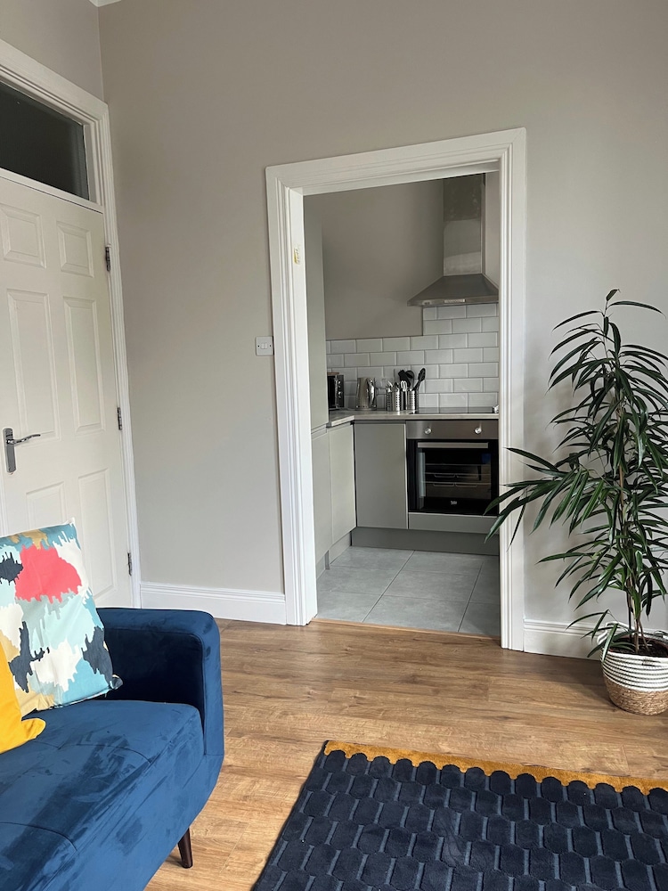 Apt - Sleeps 5 - Short Walk To Attractions