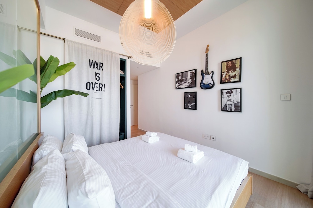 PVH - 2BR Artistic Retreat in Downtown Views 2