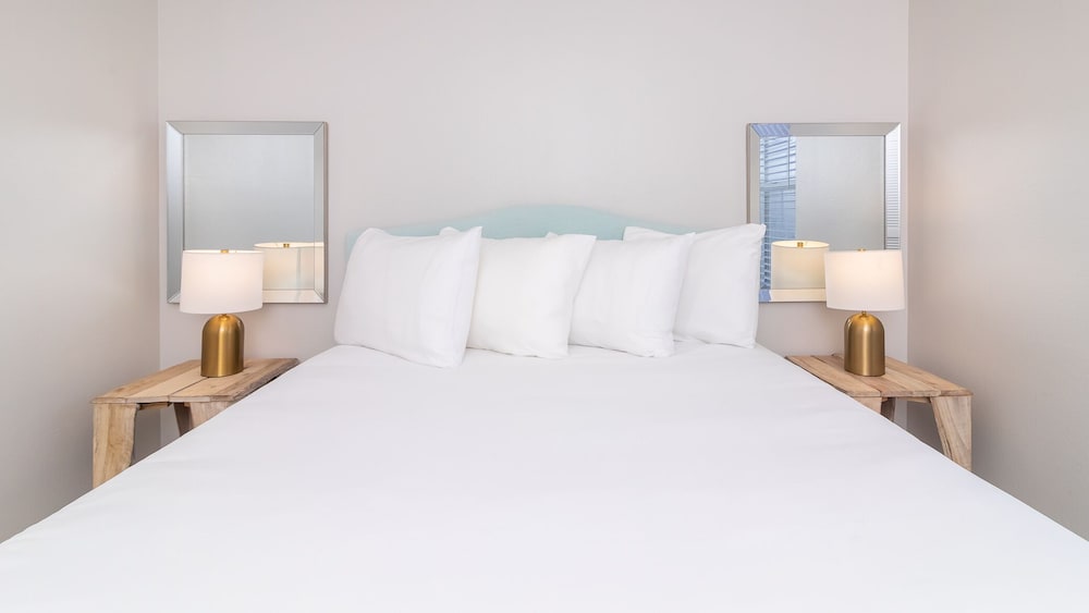 Cozy on Cavendish Themed Bedrooms