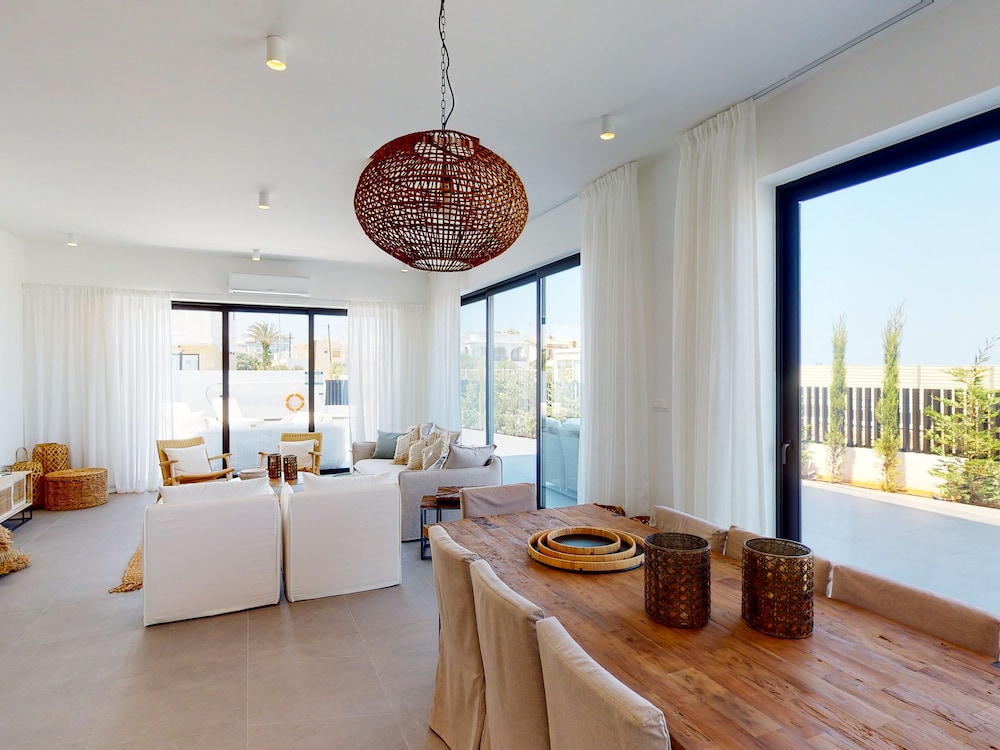 Sanders Konnos Bay Ismene - Marvellous 2-bedroom Villa With a Side Sea View