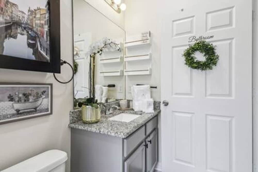 Lake Berkley 4BR Villa - Near Disney & Pool