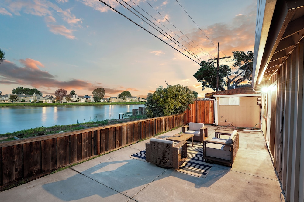 Lakefront Retreat WaterViews 3BR 1.5BA