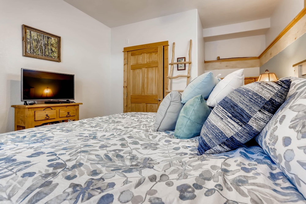 Estes Park Condos - Property Image 47