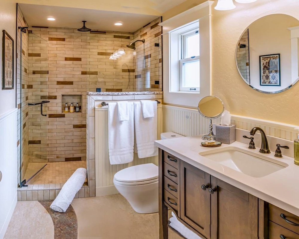 Ashland Vacations - Redtail Suites'red' Mccall Suitetesla Station - Property Image 13