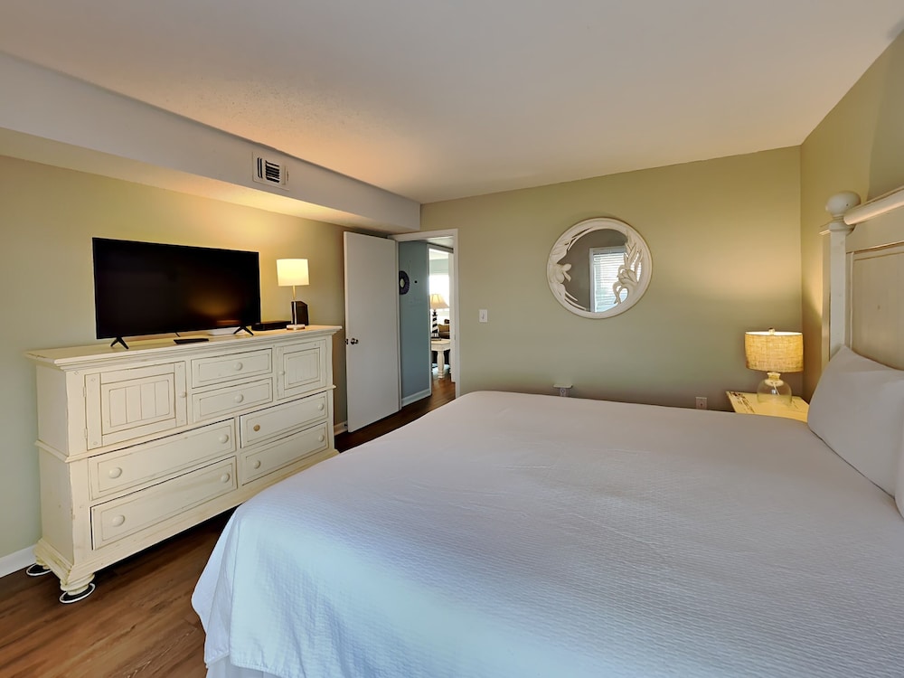 Aqua Villa by Southern Vacation Rentals view 2