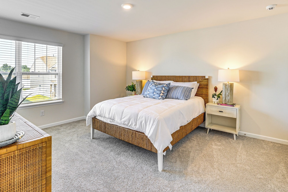 Pool Access, 2 Mi to Main St: Fountain Inn Home!