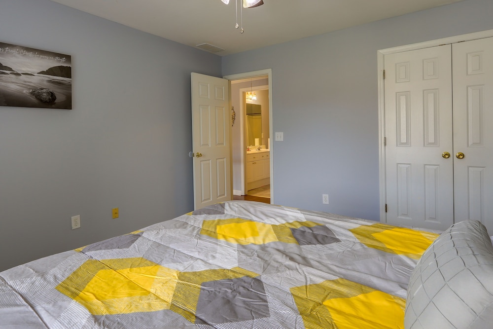 Quaint Fayetteville Vacation Rental w/ Lake Access view 2