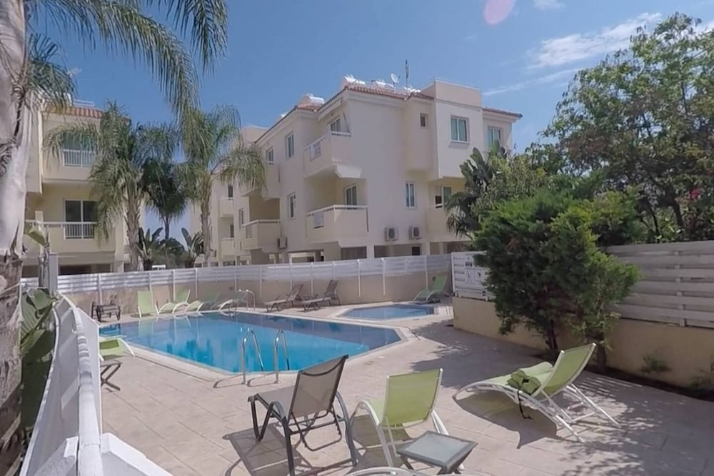 Andros Apt 2 Bed Free Wi-fi Safe Complex Pool