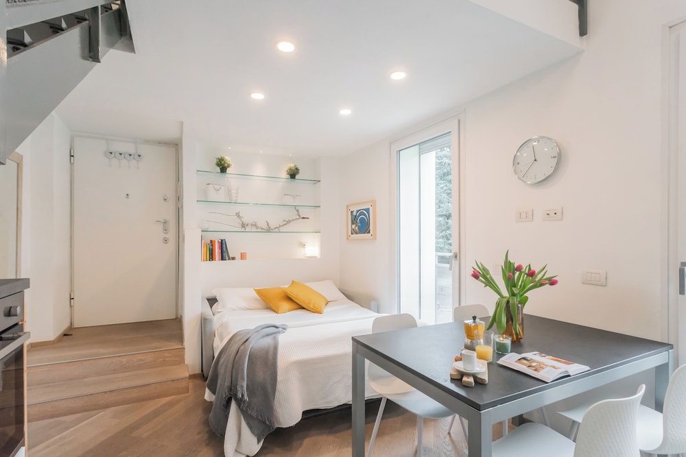 Borsieri Como Apartments with Parking by Rent all Como