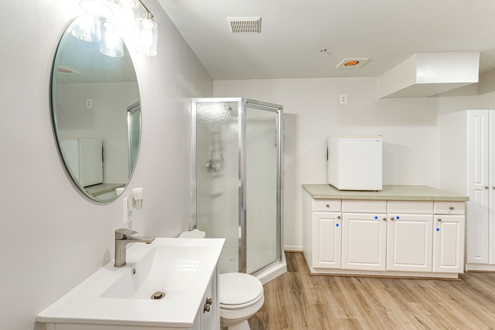 8 Mi to Dtwn Silver Spring: Convenient Condo