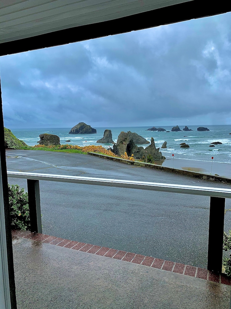 Sunset Oceanfront Lodging