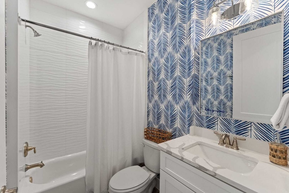 Chic Shack by Avantstay Private Pool, Walk to Beach, Sleeps 13!