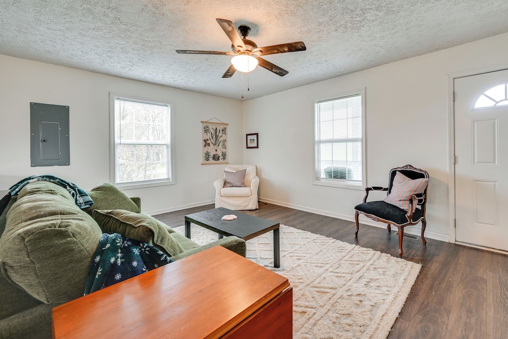 6 Mi to Mammoth Cave! Mtn-view Home w/ Fire Pit