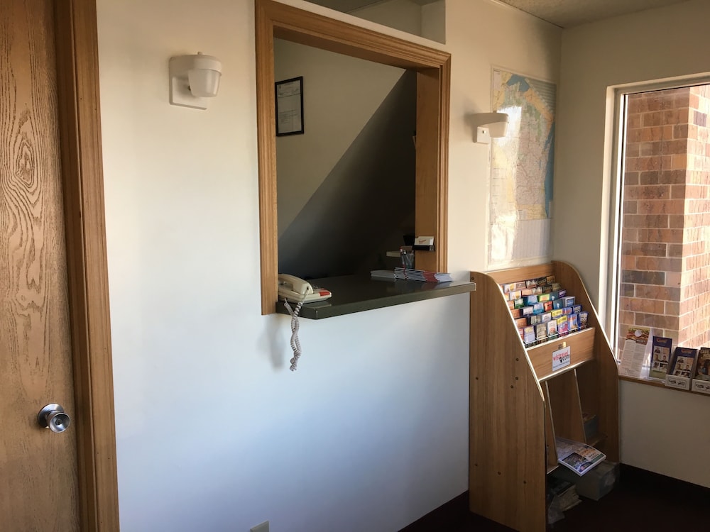 Thunderbird Motor Inn Baraboo view 2