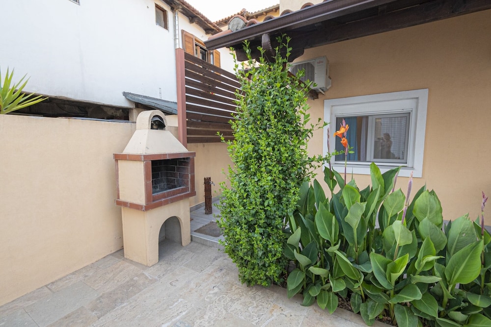 Alley House by Rentalspro