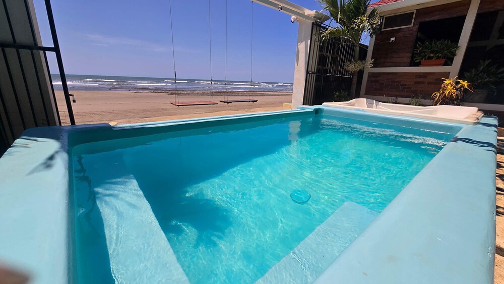Romantic Beachfront Casita w Pool - AC - Sleeps 4