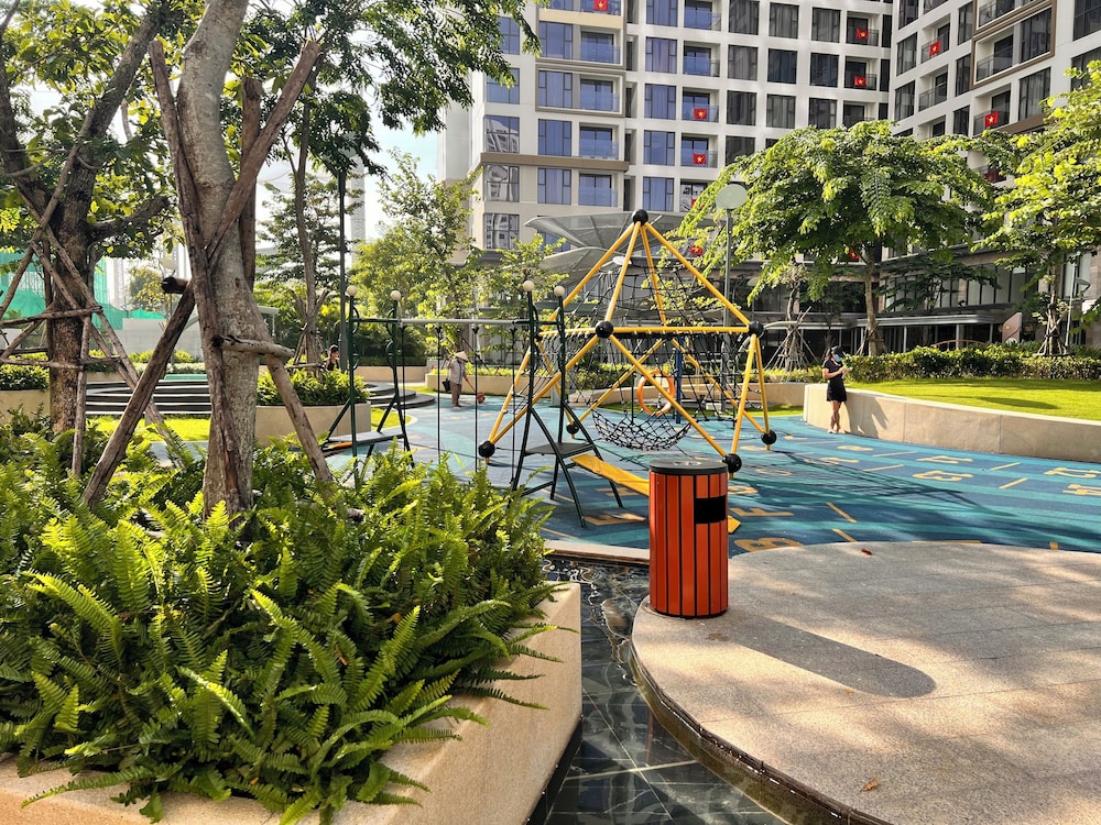 Vinhomes Grand Park-Masterise Center