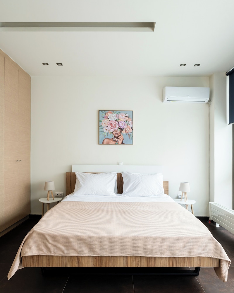 Elysee Apartments 9 B