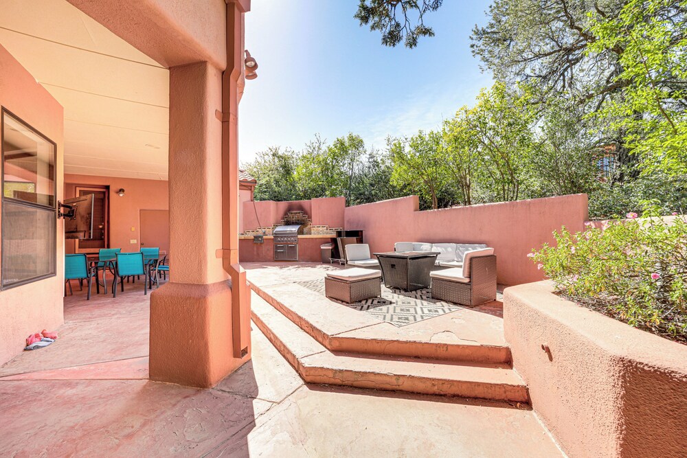 Group Getaway w/ Outdoor Oasis in Sedona!