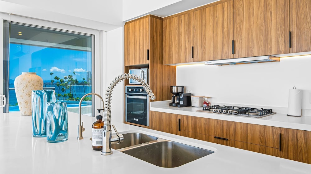 3BR with Private Pool on the Ocean