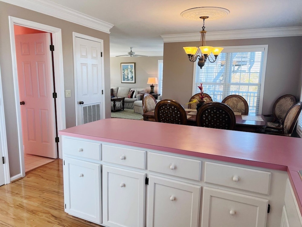 Victoria - 3 Br Home