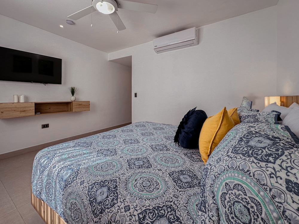 Fantastic Beach Penthouse With Rooftop BBQ