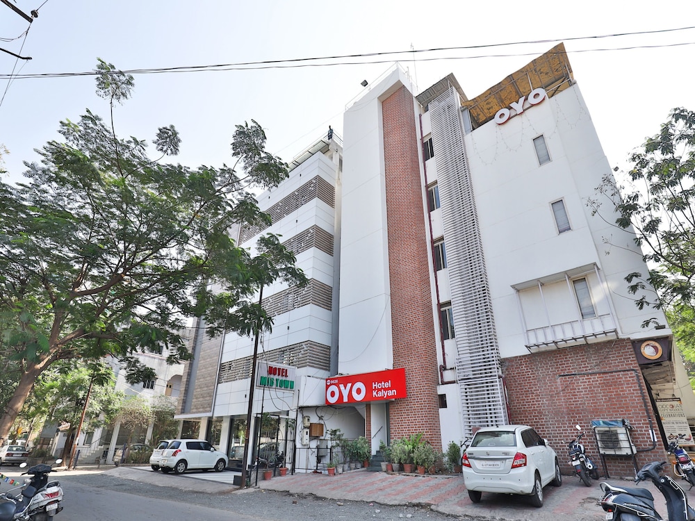 OYO 14837 Hotel Uberoi Anand