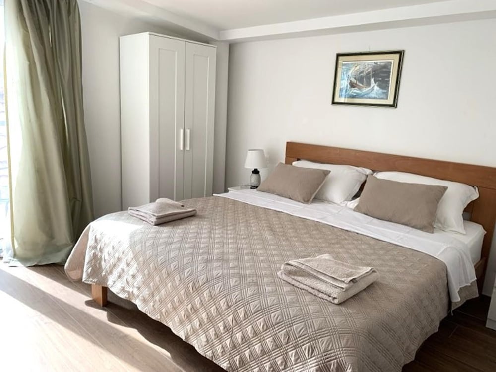 Lovely 1 Bedroom Apartment